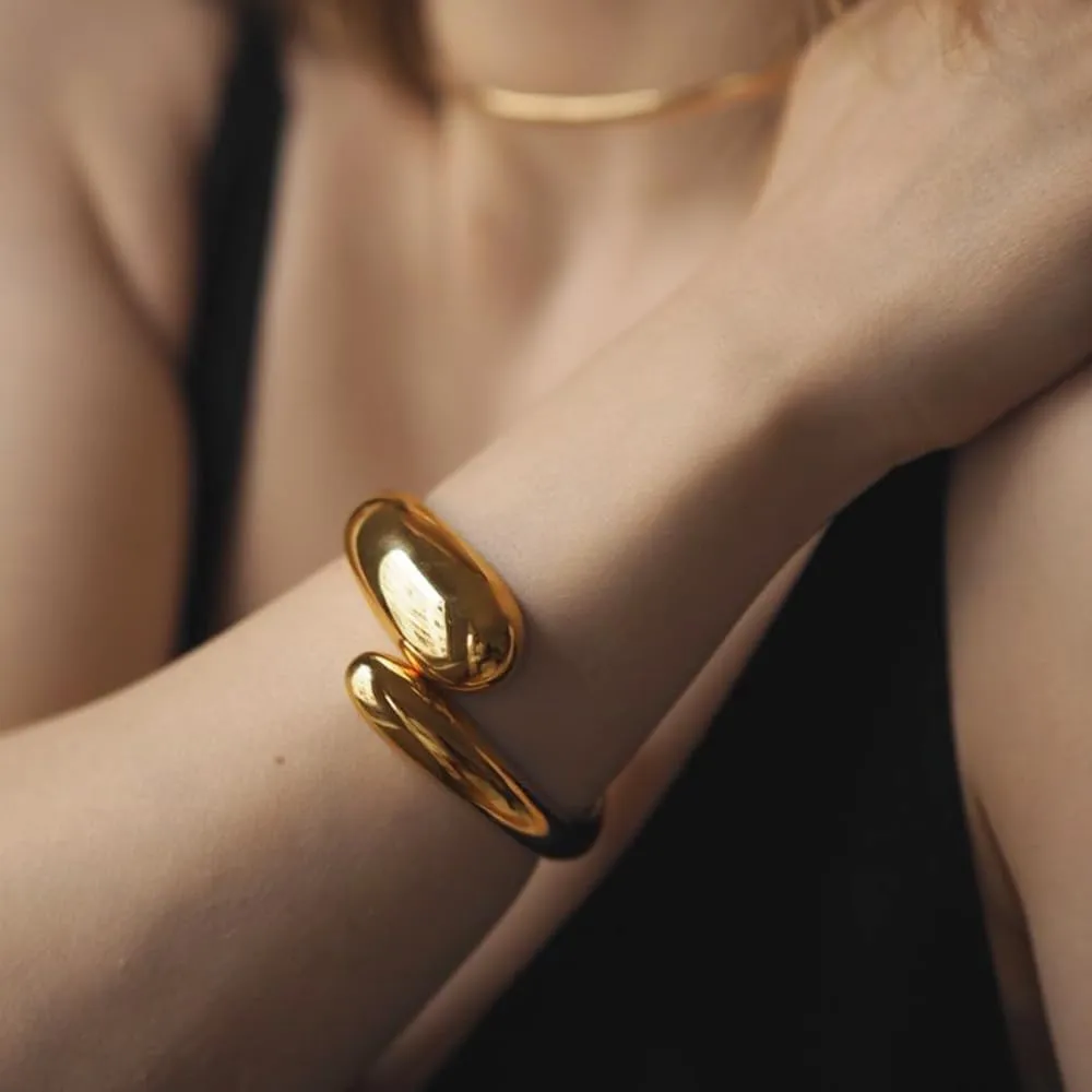 Gold Polished Chunky Twisted Hinged Waterdrop Bangle Bracelet for Women Spiraled Oval Bangle Bracelet