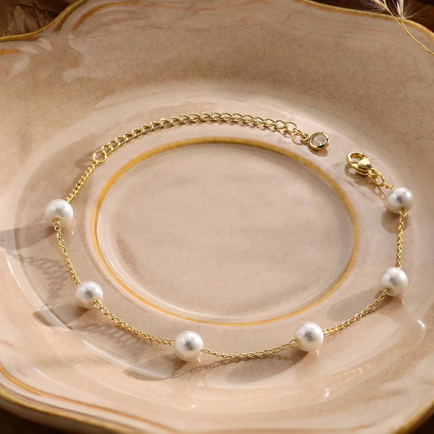 KAERUN Pearl Gold Bracelets for Women Trendy 14K Gold Plated Dainty Pearl Beaded Bracelet Adjustable Chain Bracelets Non Tarnish Bridesmaid Proposal Birthday Gifts for Women Jewelry
