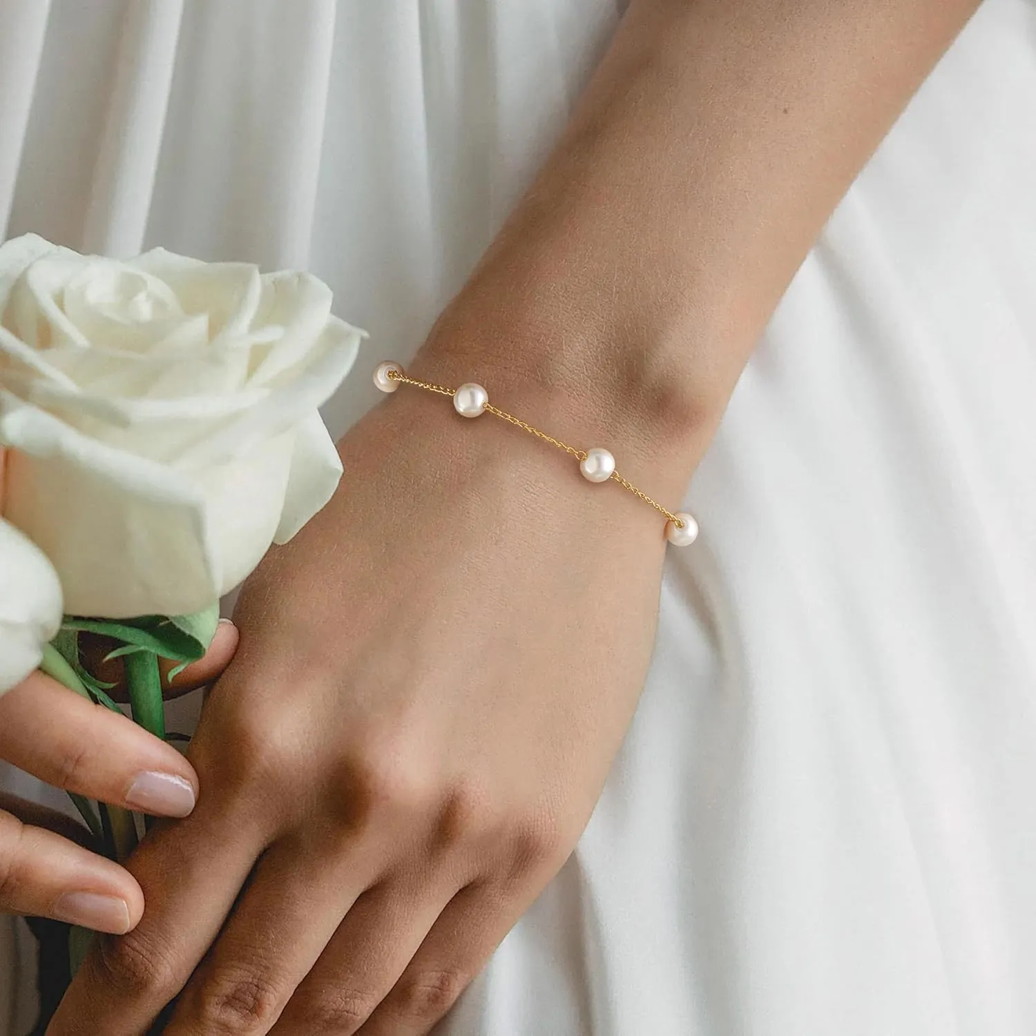 KAERUN Pearl Gold Bracelets for Women Trendy 14K Gold Plated Dainty Pearl Beaded Bracelet Adjustable Chain Bracelets Non Tarnish Bridesmaid Proposal Birthday Gifts for Women Jewelry